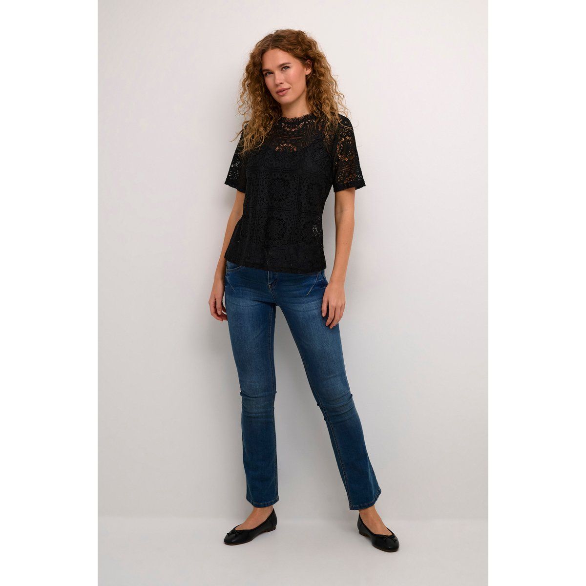 Kurzärmlige Bluse mit Spitzenmuster