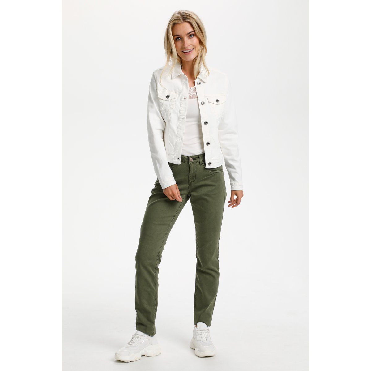 Klassische feminine Jeansjacke