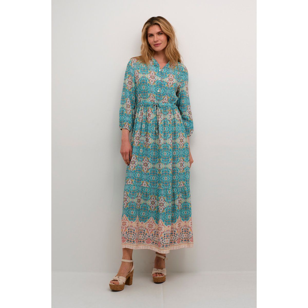 Gemustertes Boho-Midikleid zum Knöpfen