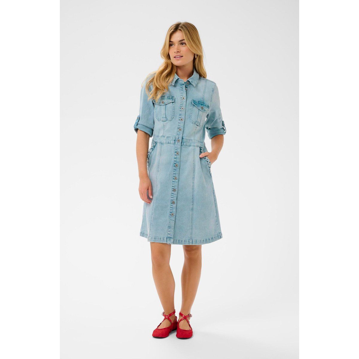 Feminines Denim-Hemdblusenkleid