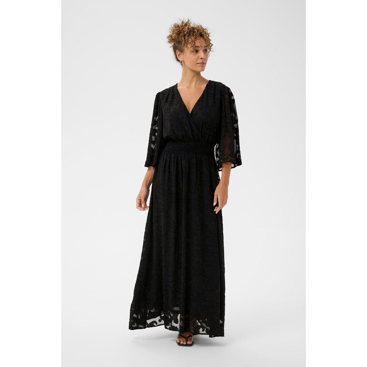 Strukturiertes Maxikleid mit Smok-Taille