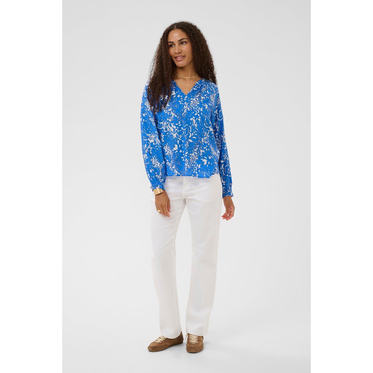 Fließende Blumenbluse mit V-Ausschnitt