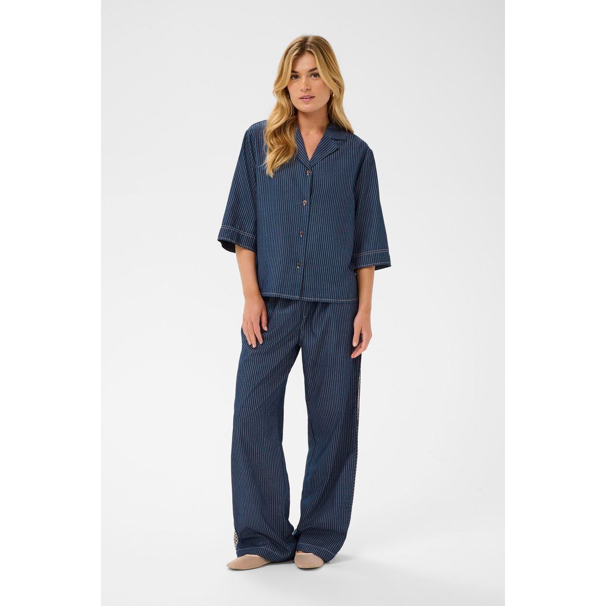 Kastiges Nadelstreifen-Shirt im Denim-Look