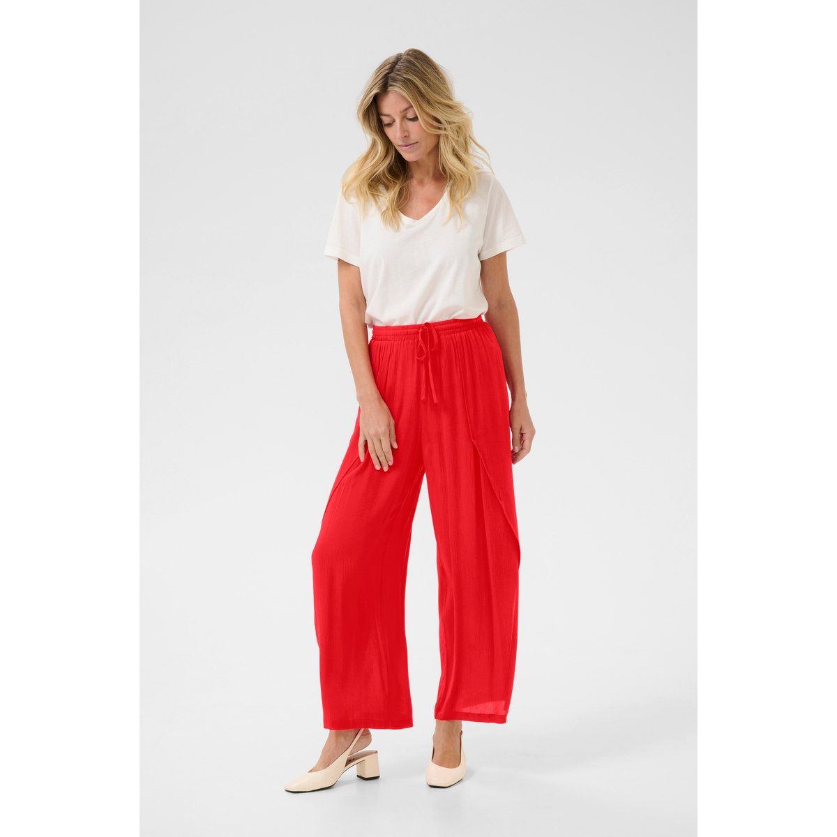 Weit geschnittene Hose mit Seitenschlitzen