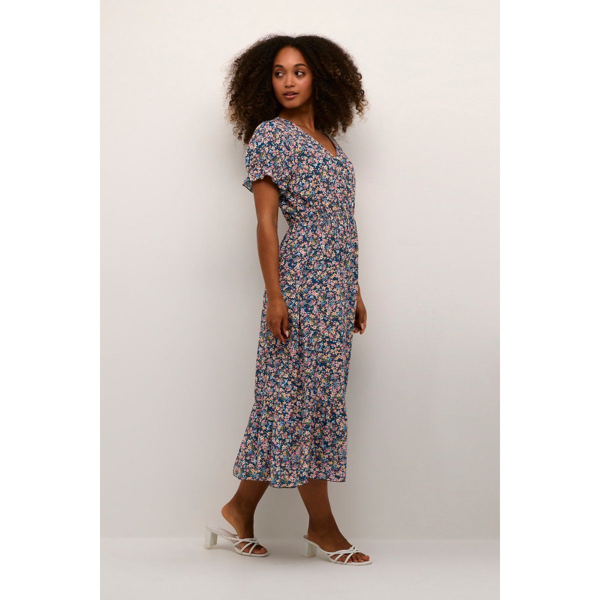 Blumiges V-Ausschnitt Stufen-Maxikleid