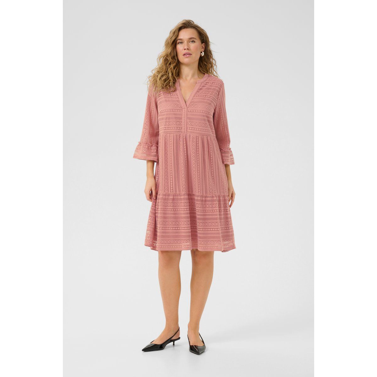 Gestuftes Midi-Kleid mit Lochmuster