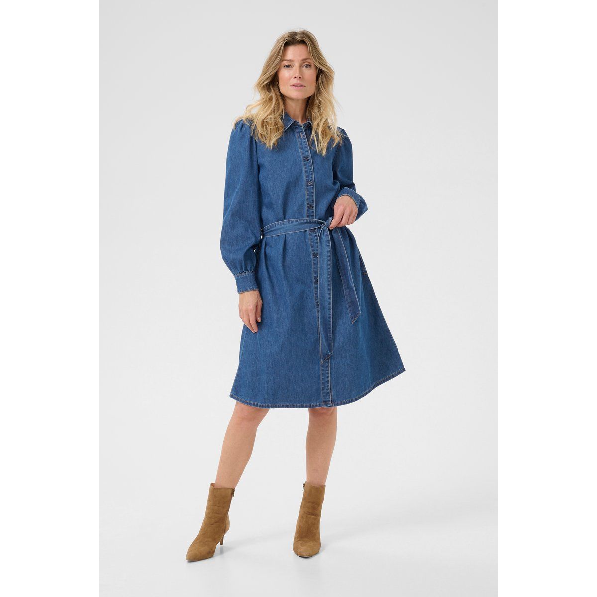 Jeanskleid zum Knöpfen mit Gürtel