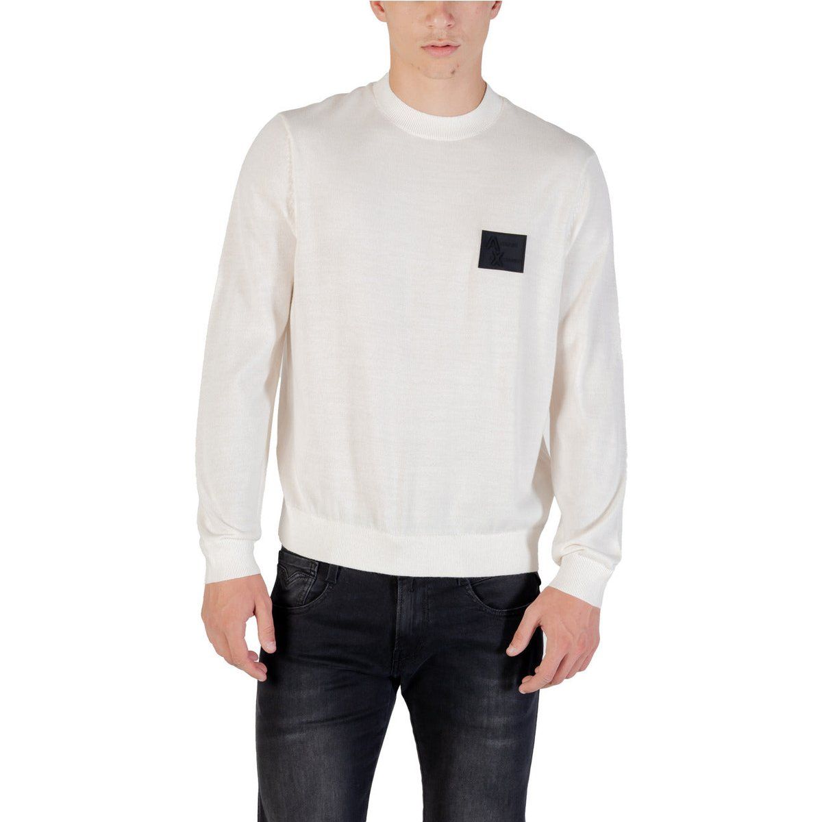 Minimalistischer Rundhalspullover mit Logo-Patch