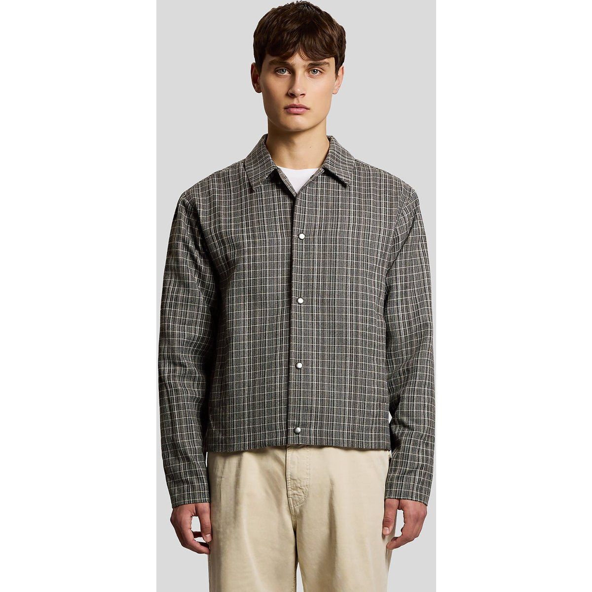 Leichtes Kariertes Druckknopf-Overshirt