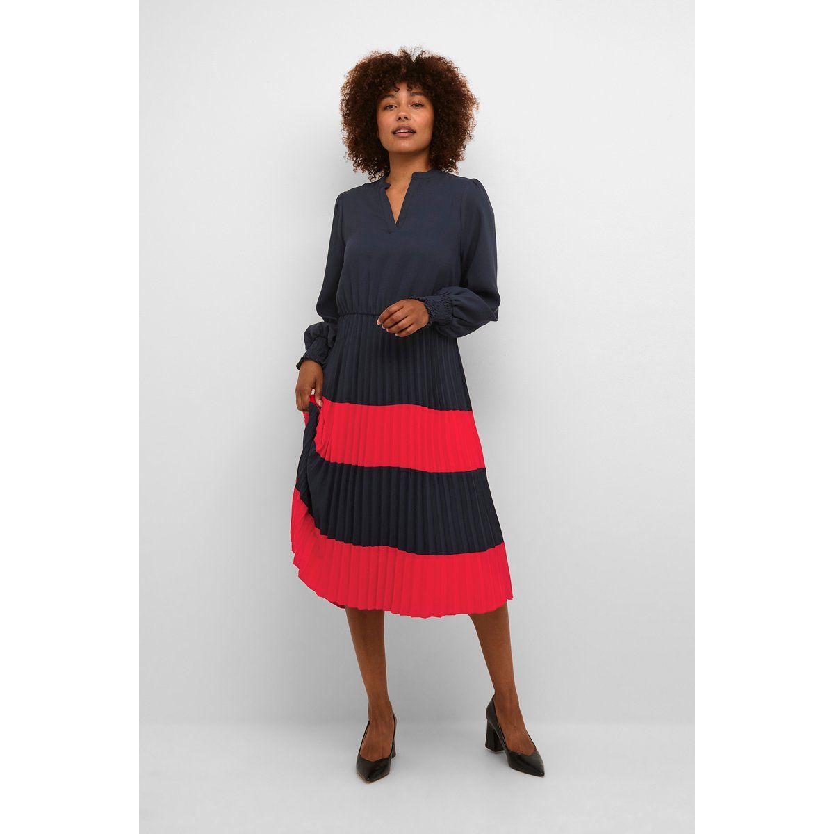 Elegantes Gestreiftes Plissee-Midikleid