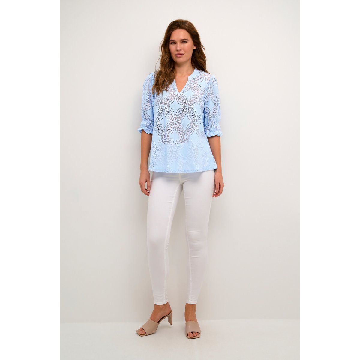 Locker geschnittene Lochspitzen-Bluse