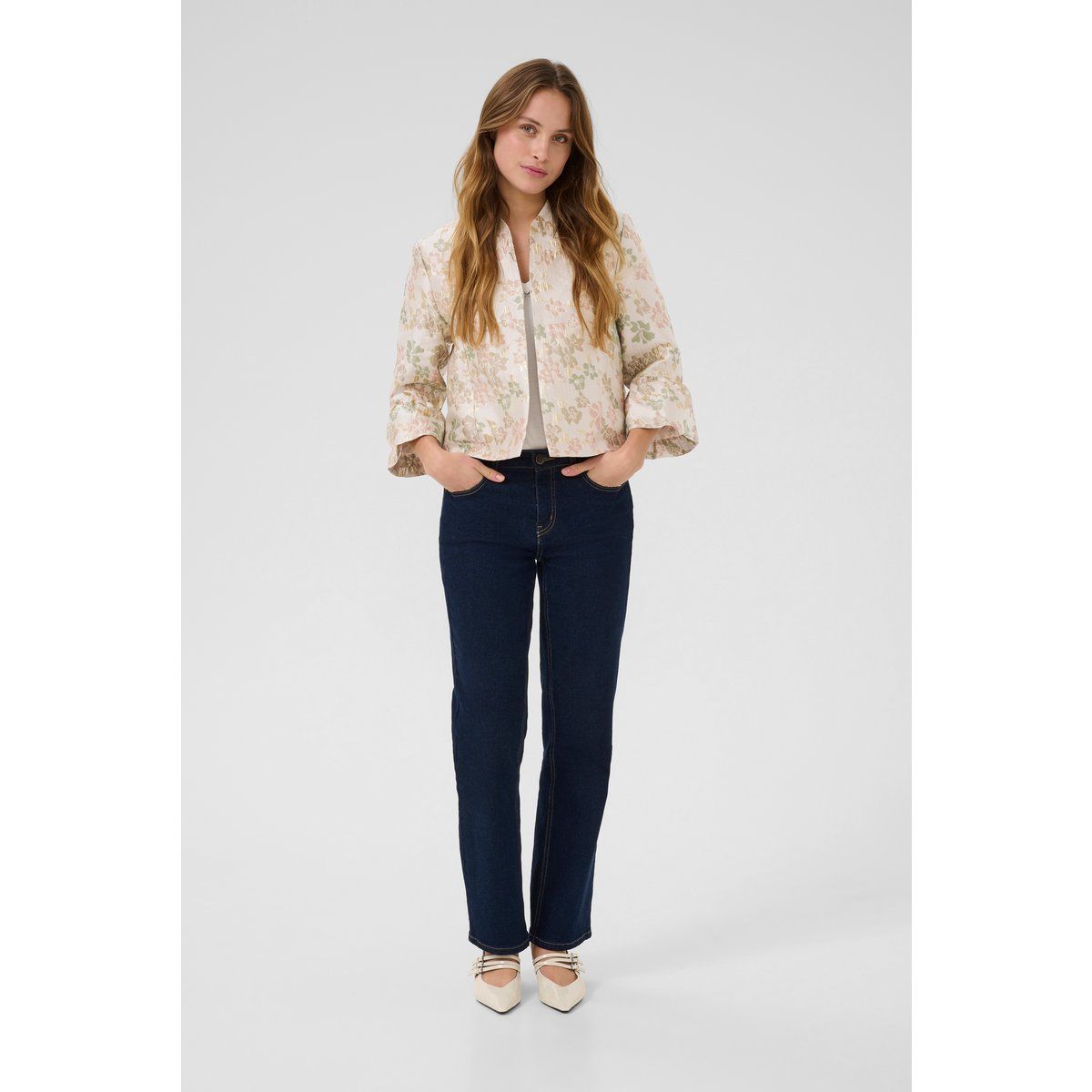 Kurze Jacquard-Jacke mit Blumenmuster