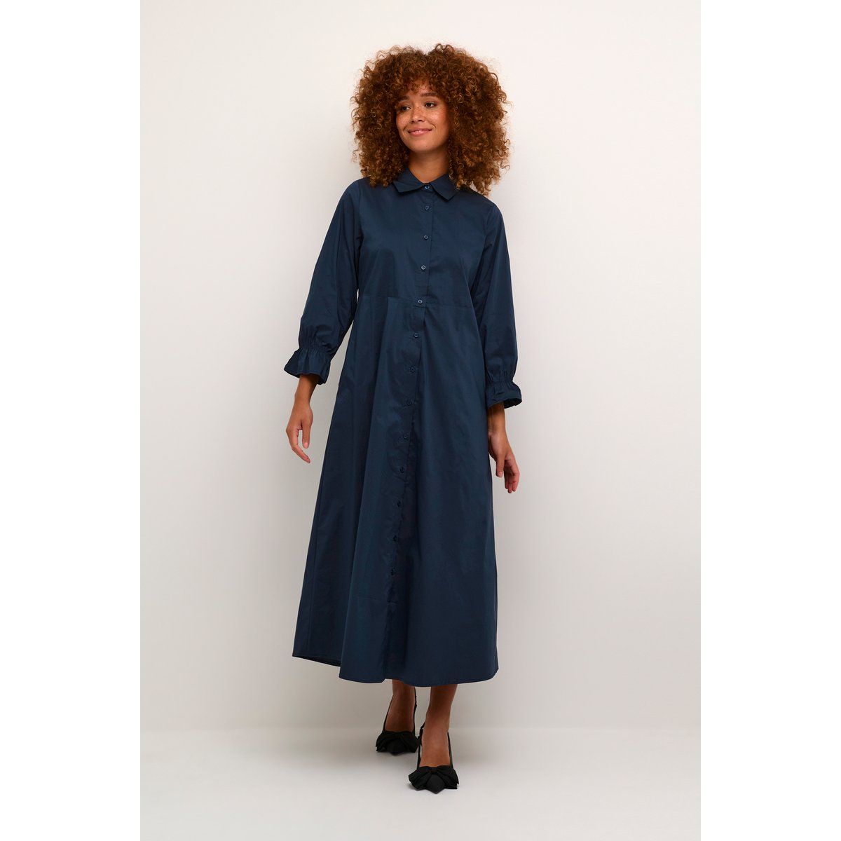 Feminines Maxi-Hemdblusenkleid