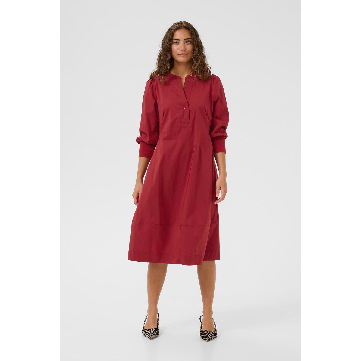 Lockeres Midikleid mit langen Ärmeln