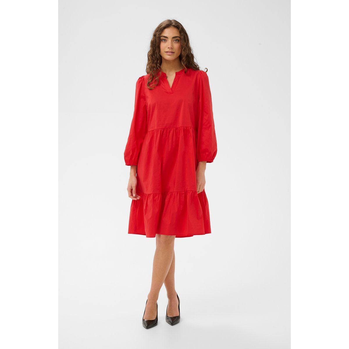 Stufenkleid mit V-Ausschnitt und Puffärmeln