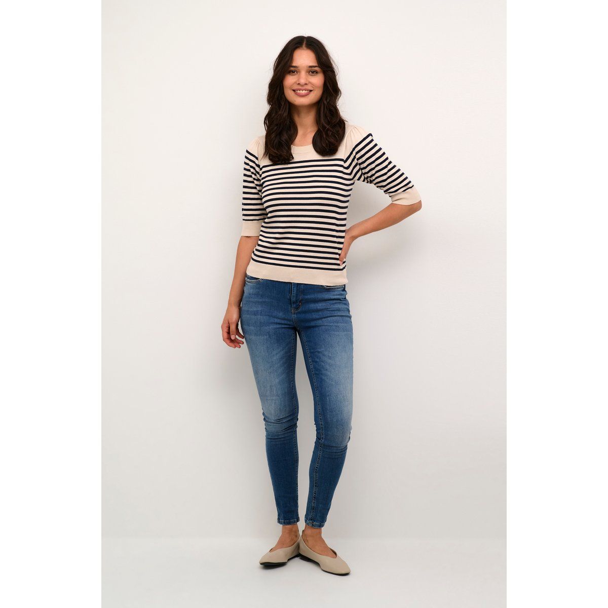 Gestreifter Kurzarm-Strickpullover im Breton-Stil
