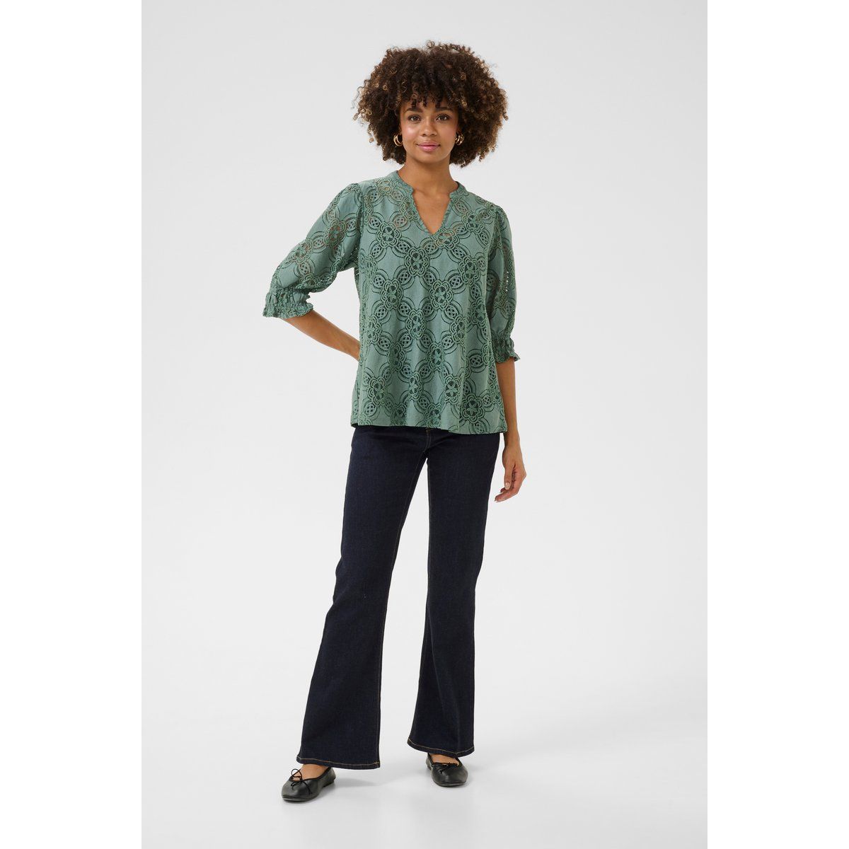 V-Ausschnitt Bluse mit Lochstickerei