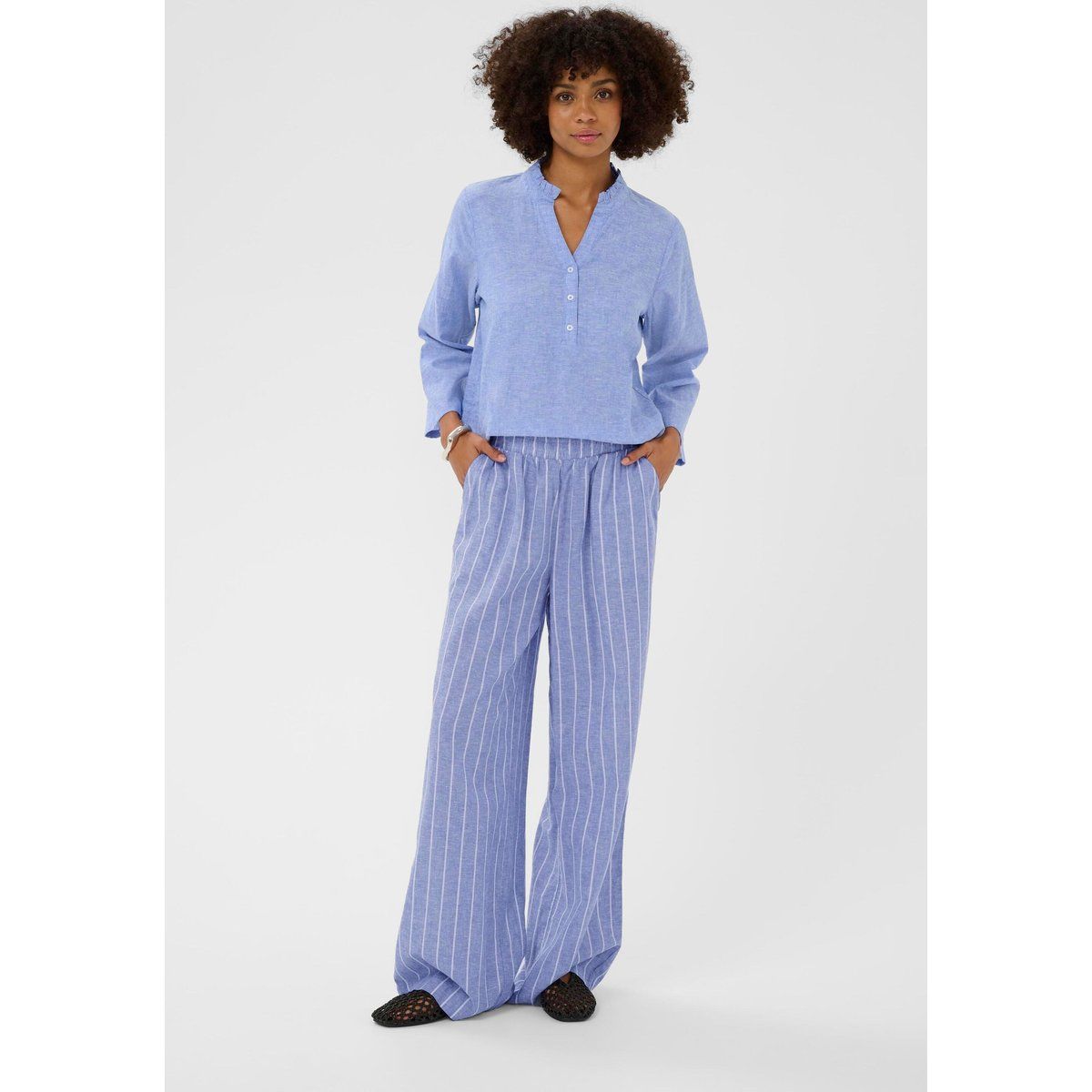 Gestreifte Leinenhose mit weitem Bein