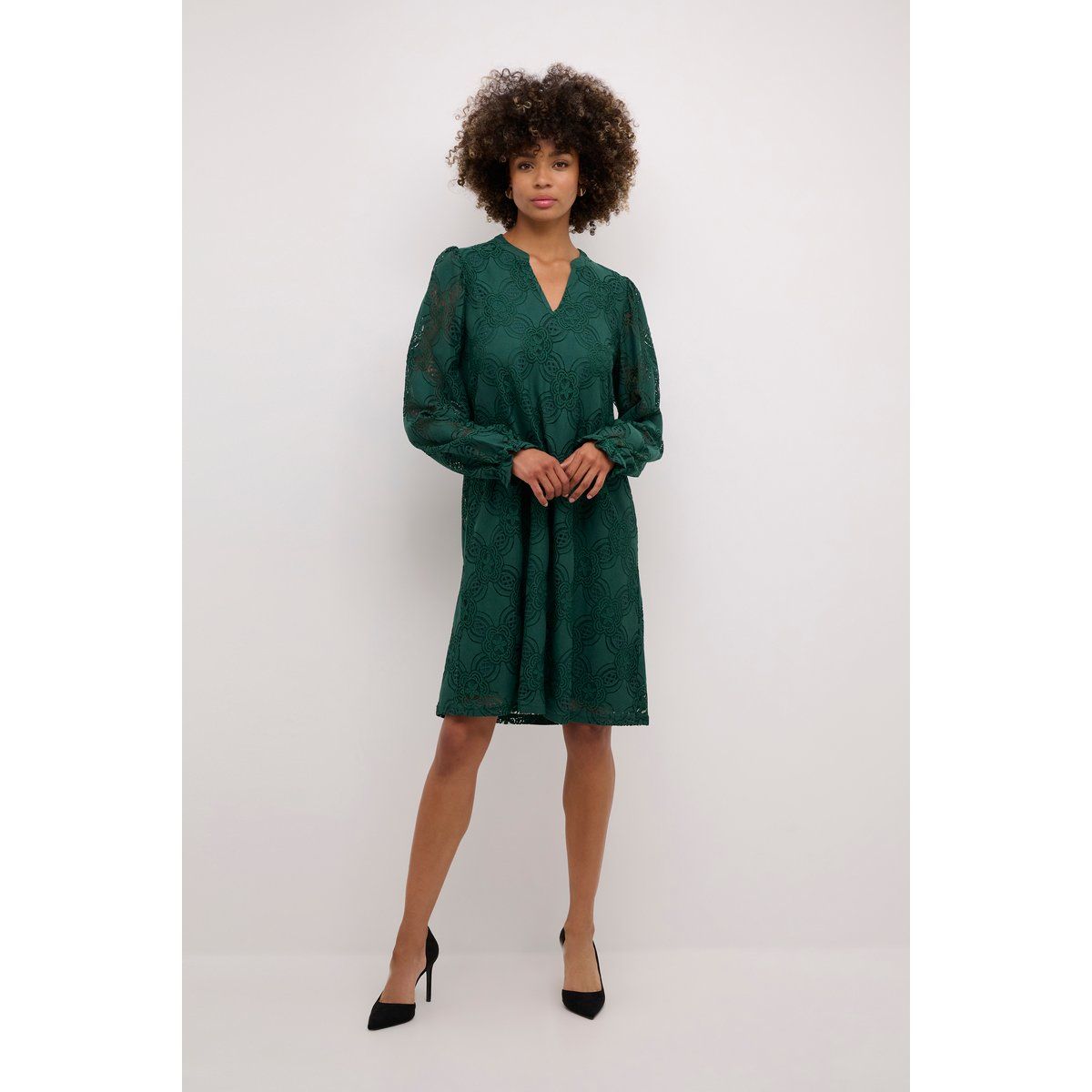 Relaxtes Kleid mit floraler Spitze