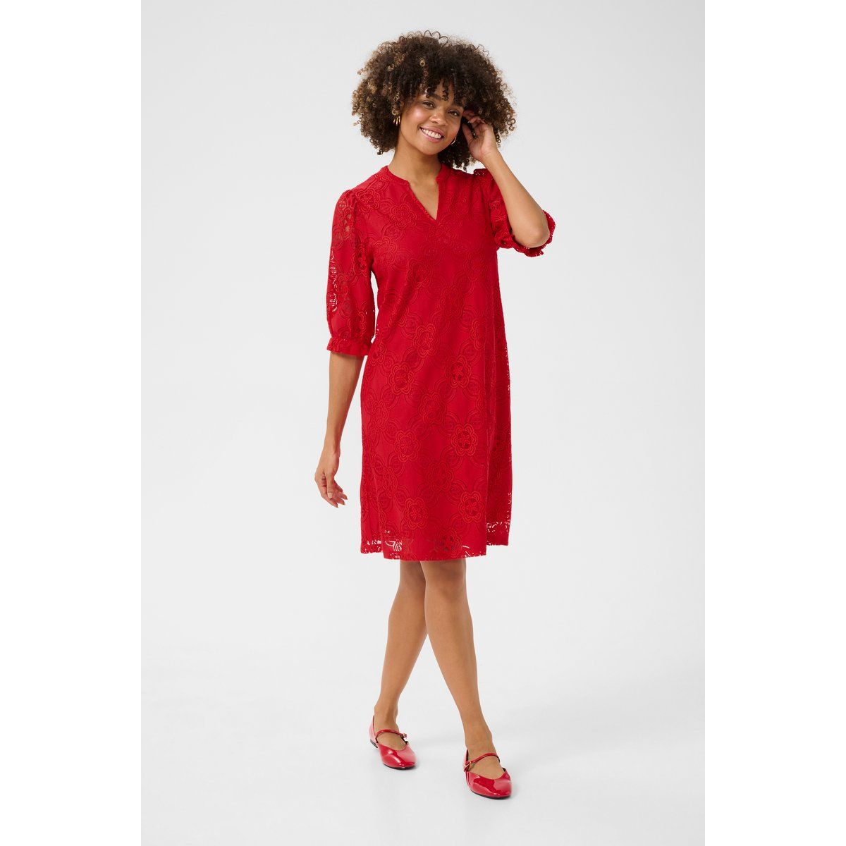 Locker geschnittenes Kleid mit Spitze