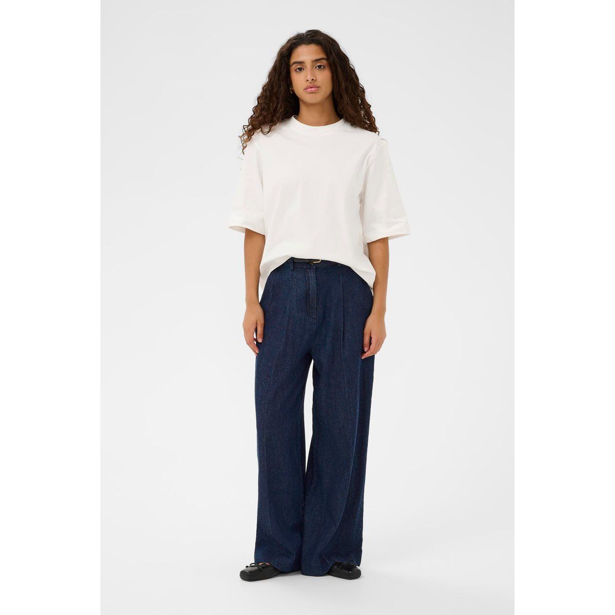 Weite Denimhose mit Bundfalten