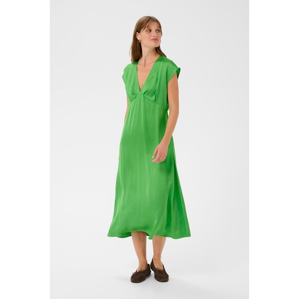 Fließendes Satin-Midikleid mit V-Ausschnitt