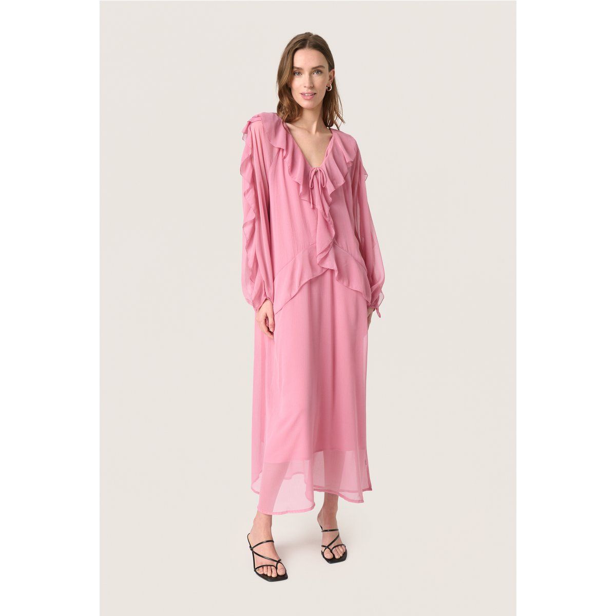 Fließendes Maxikleid mit Rüschen