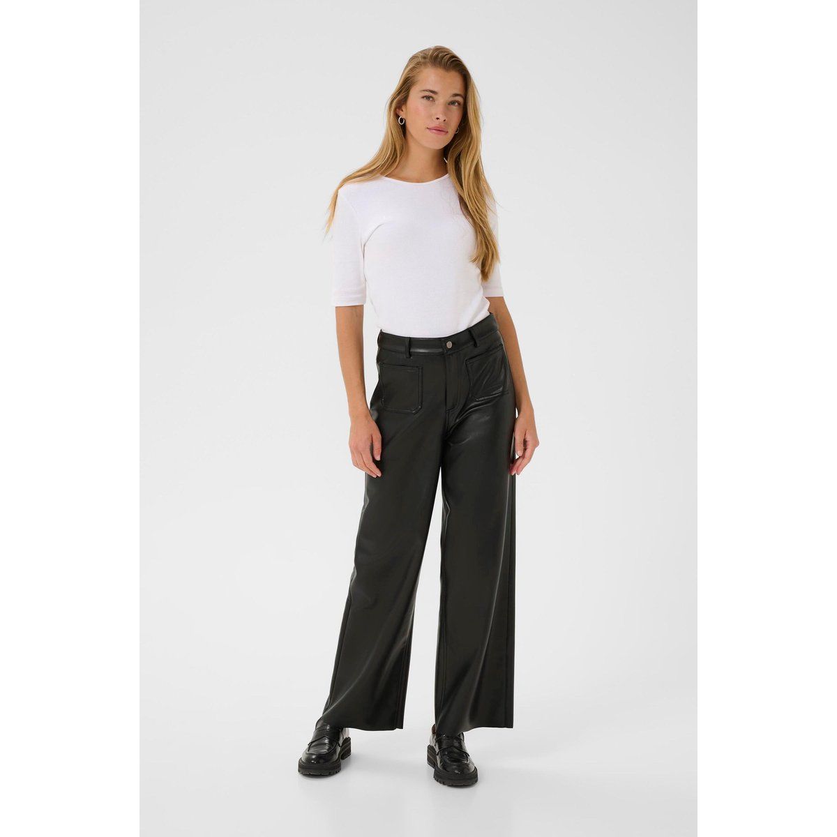 Kunstlederhose mit weitem Bein
