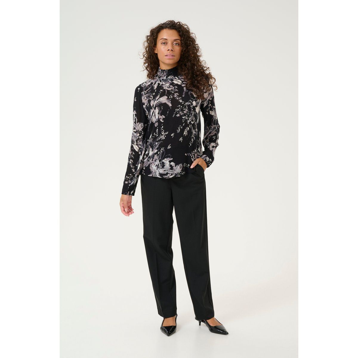Bluse mit malerischem Blumenmuster
