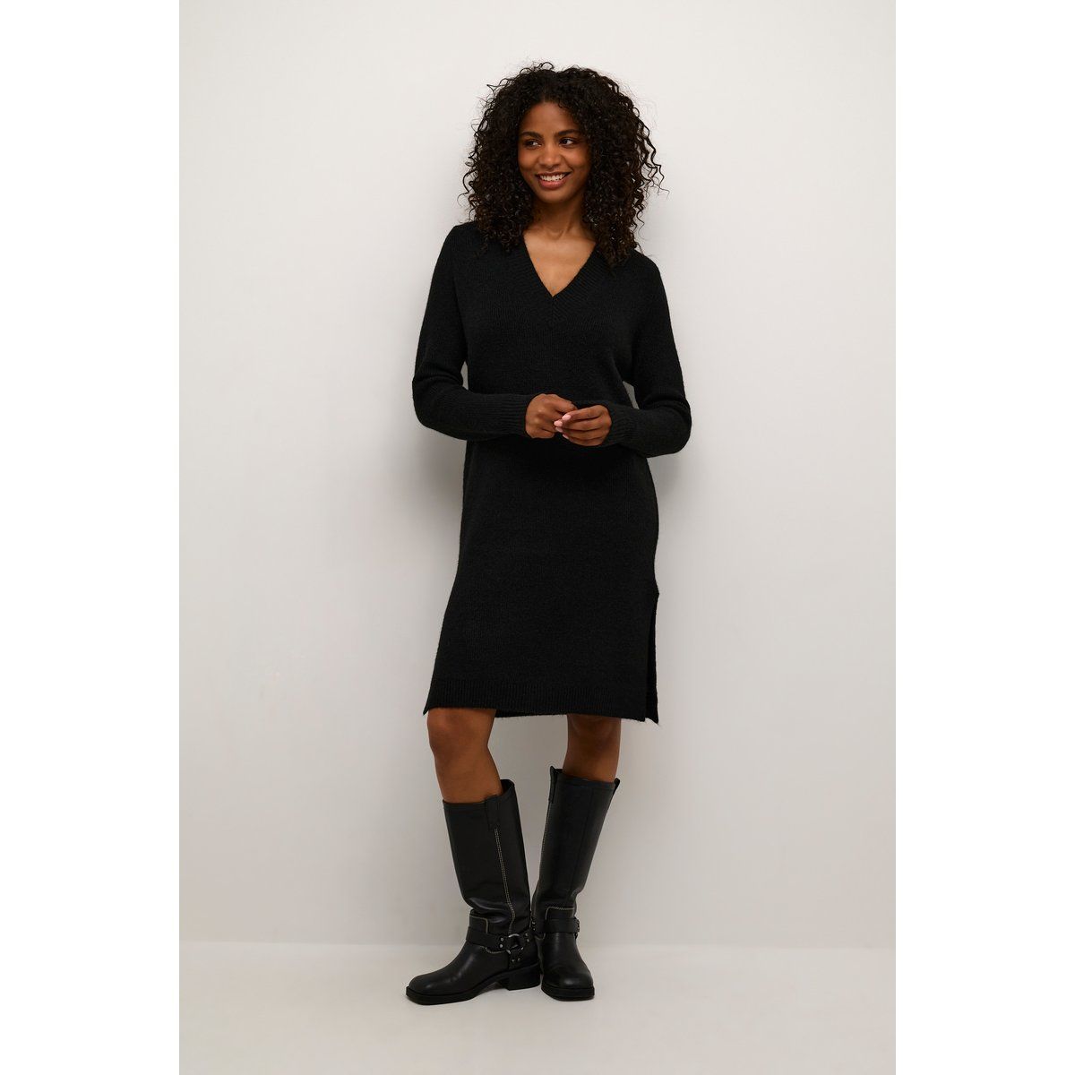 Strickkleid mit V-Ausschnitt