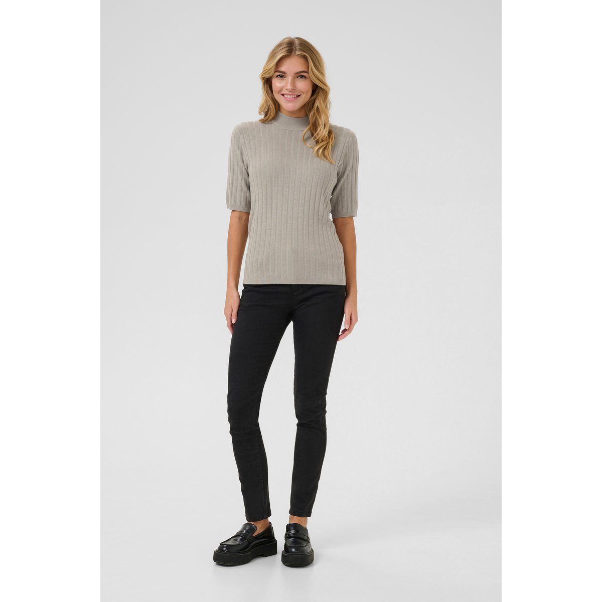 Gerippter Kurzarm-Pullover mit Stehkragen