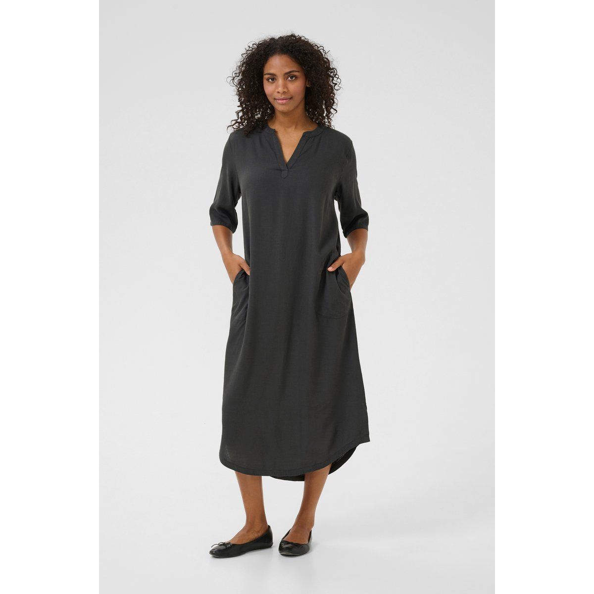 Lockeres Maxikleid mit V-Ausschnitt