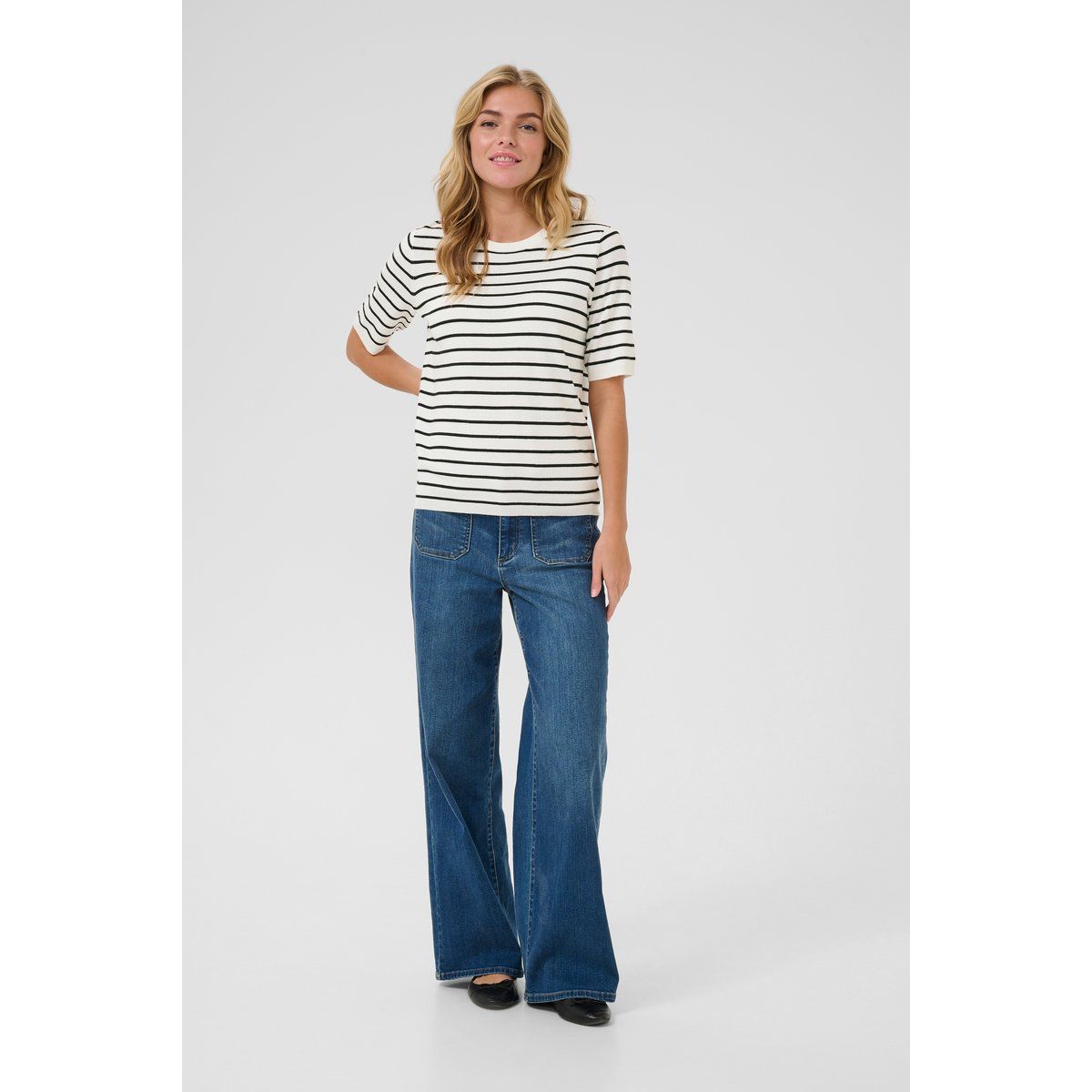 Gestreiftes Kurzarm-Essential im Marine-Stil