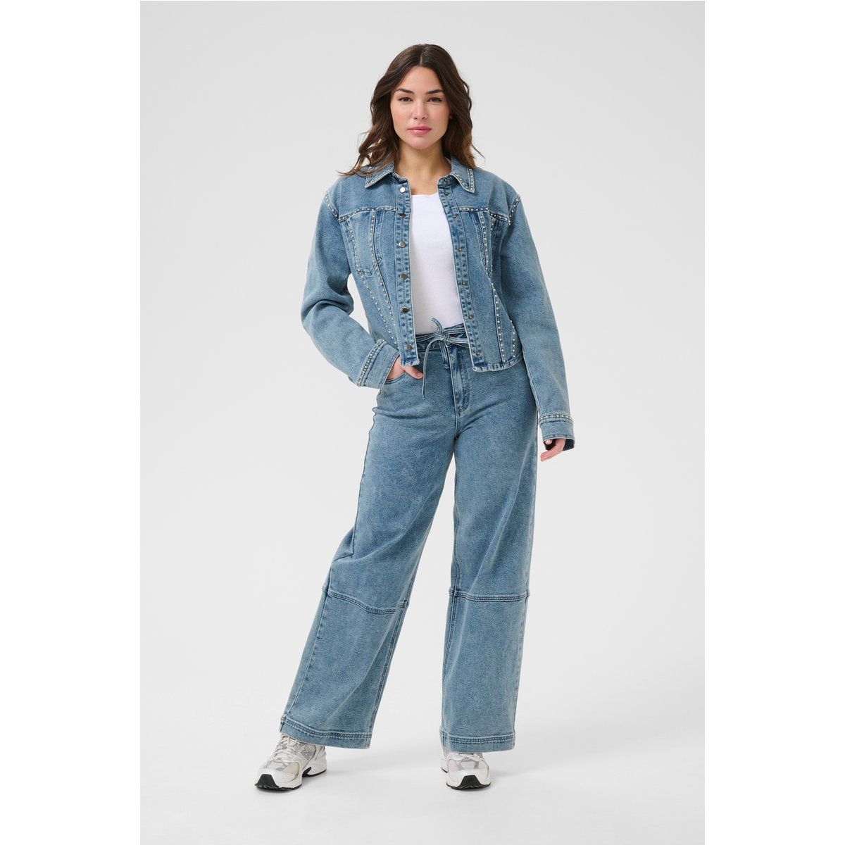 Verzierte schmale Jeansjacke