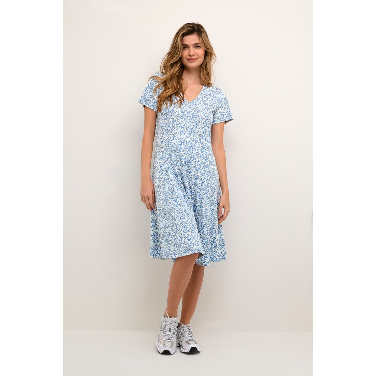 Knielanges Jerseykleid mit Blümchenmuster