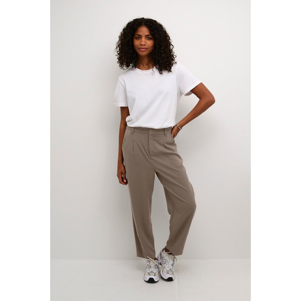 Tapered-Stoffhose mit hoher Taille