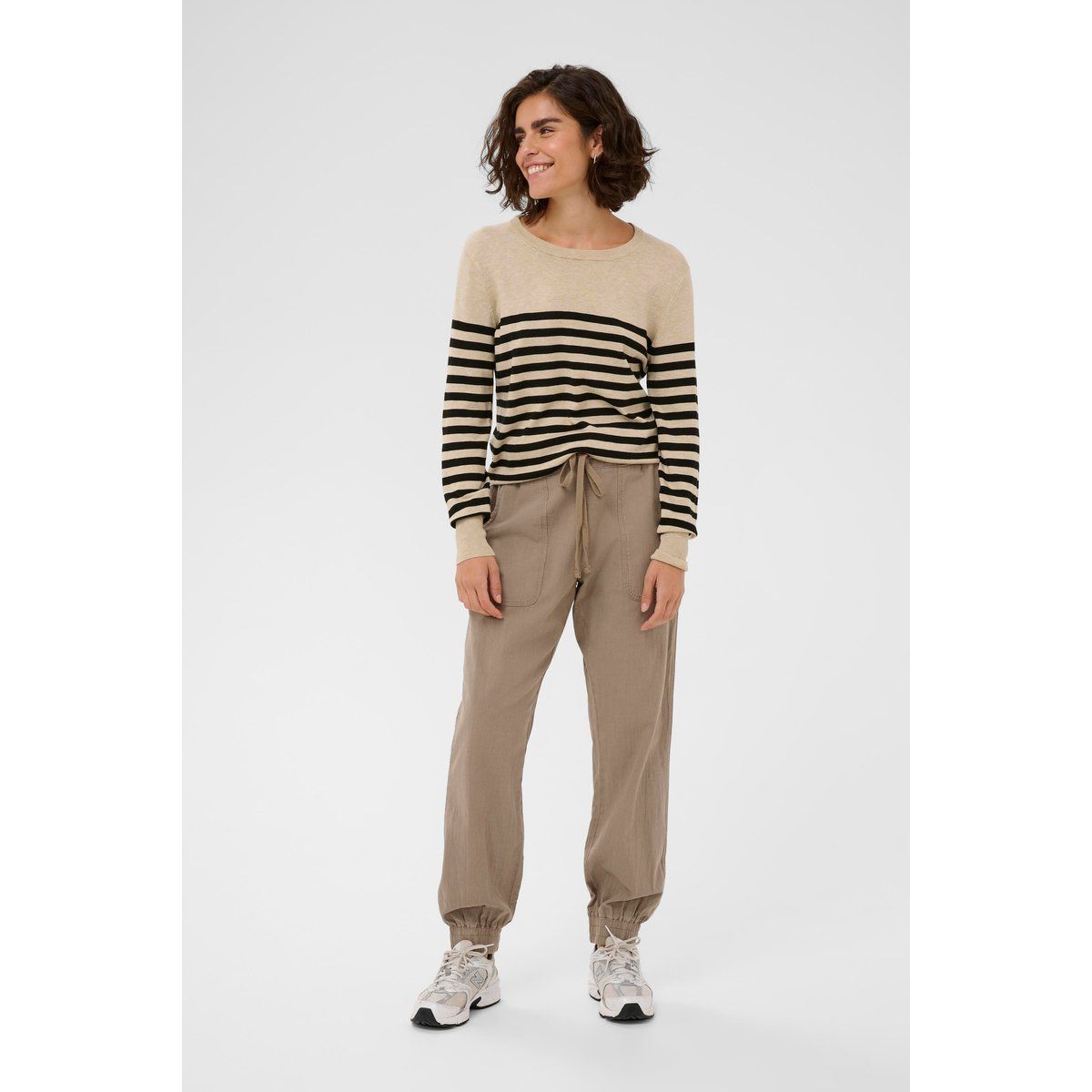 Gestreifter Rundhals-Strickpullover