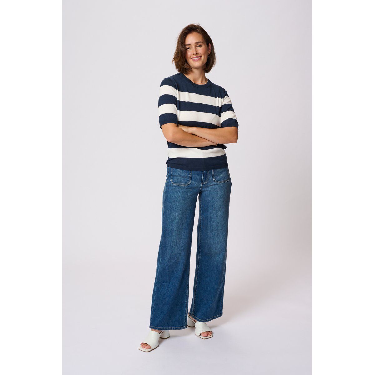 Gestreiftes Halbarm-Stricktop im Marine-Stil
