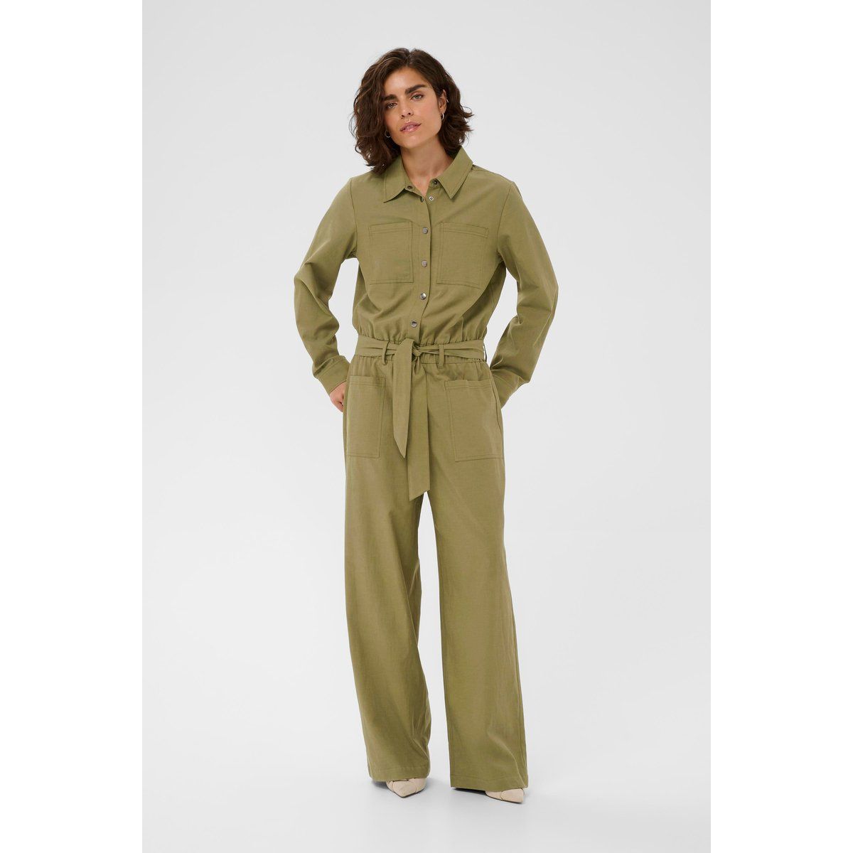 Gürtel-Jumpsuit mit langen Ärmeln