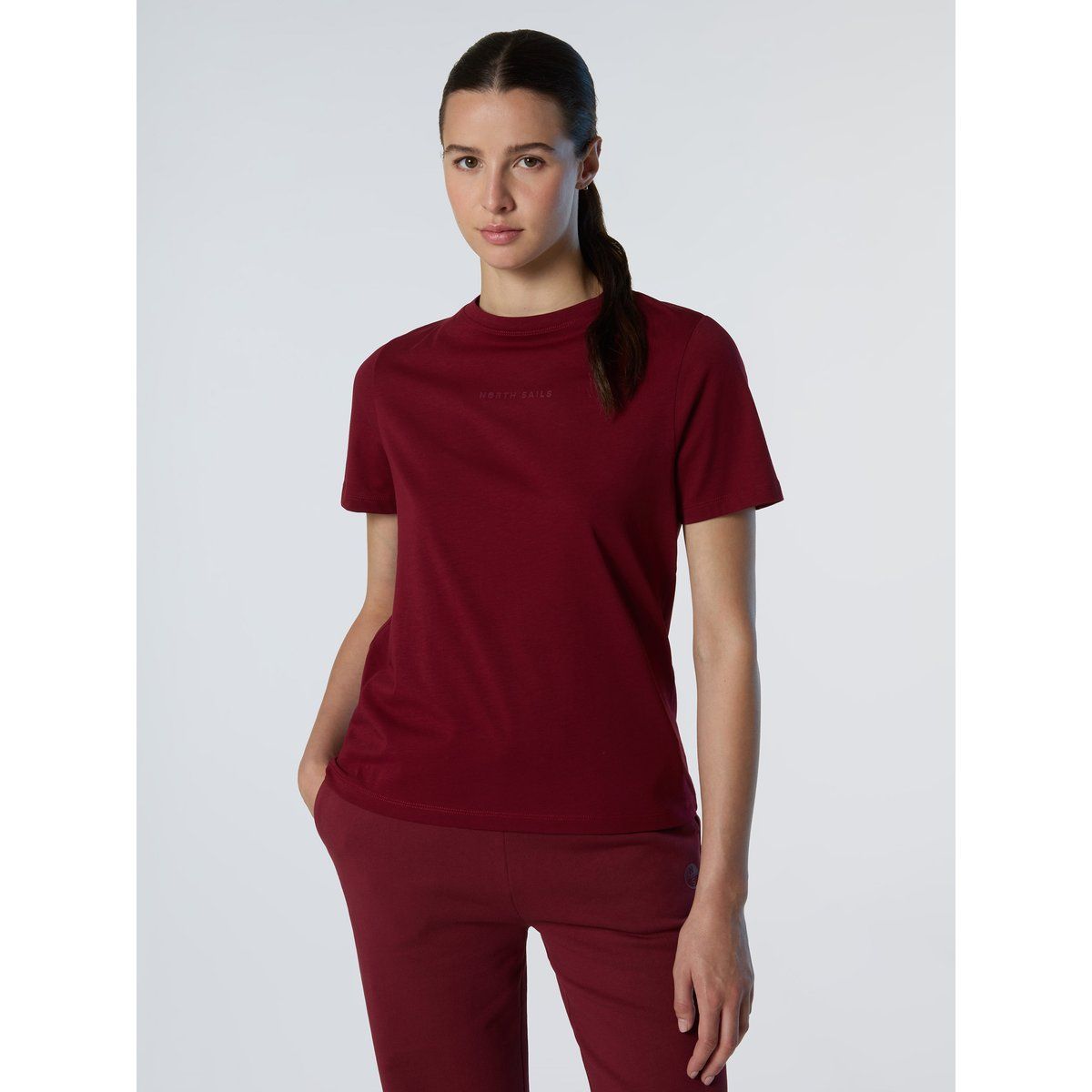 Klassisches T-Shirt mit erhabenem Logo