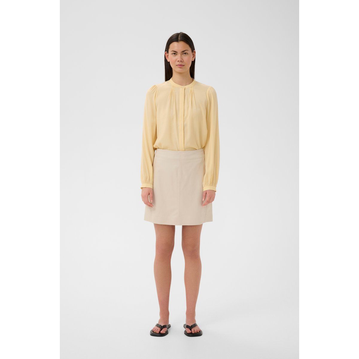Falten-Bluse mit Stehkragen und Langarm