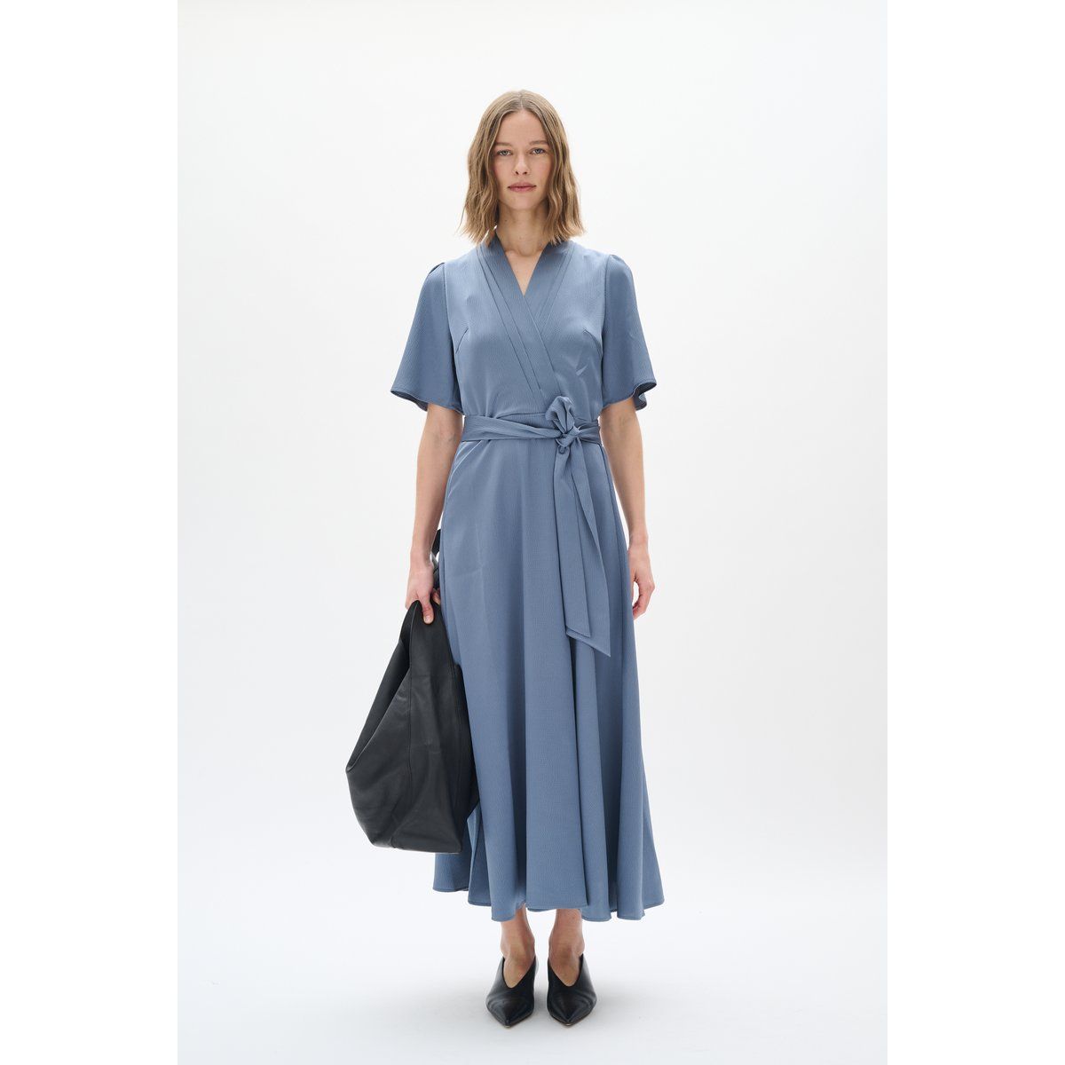 Minimalistisches Midaxi-Wickelkleid