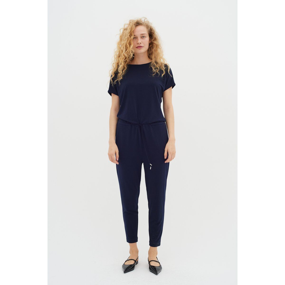 Minimalistischer kurzärmeliger Jumpsuit