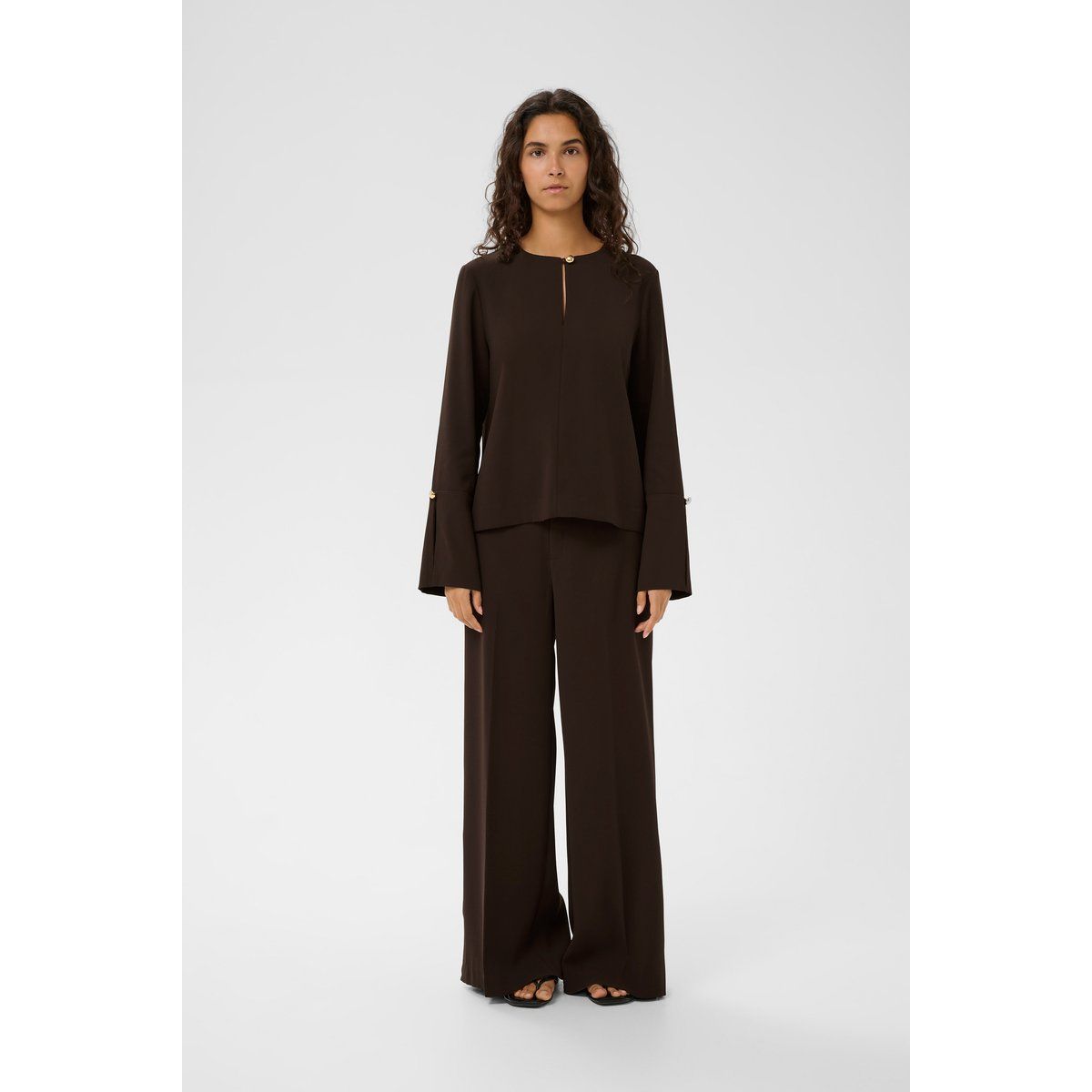 Bluse mit Schlüsselloch-Ausschnitt und Schlitz