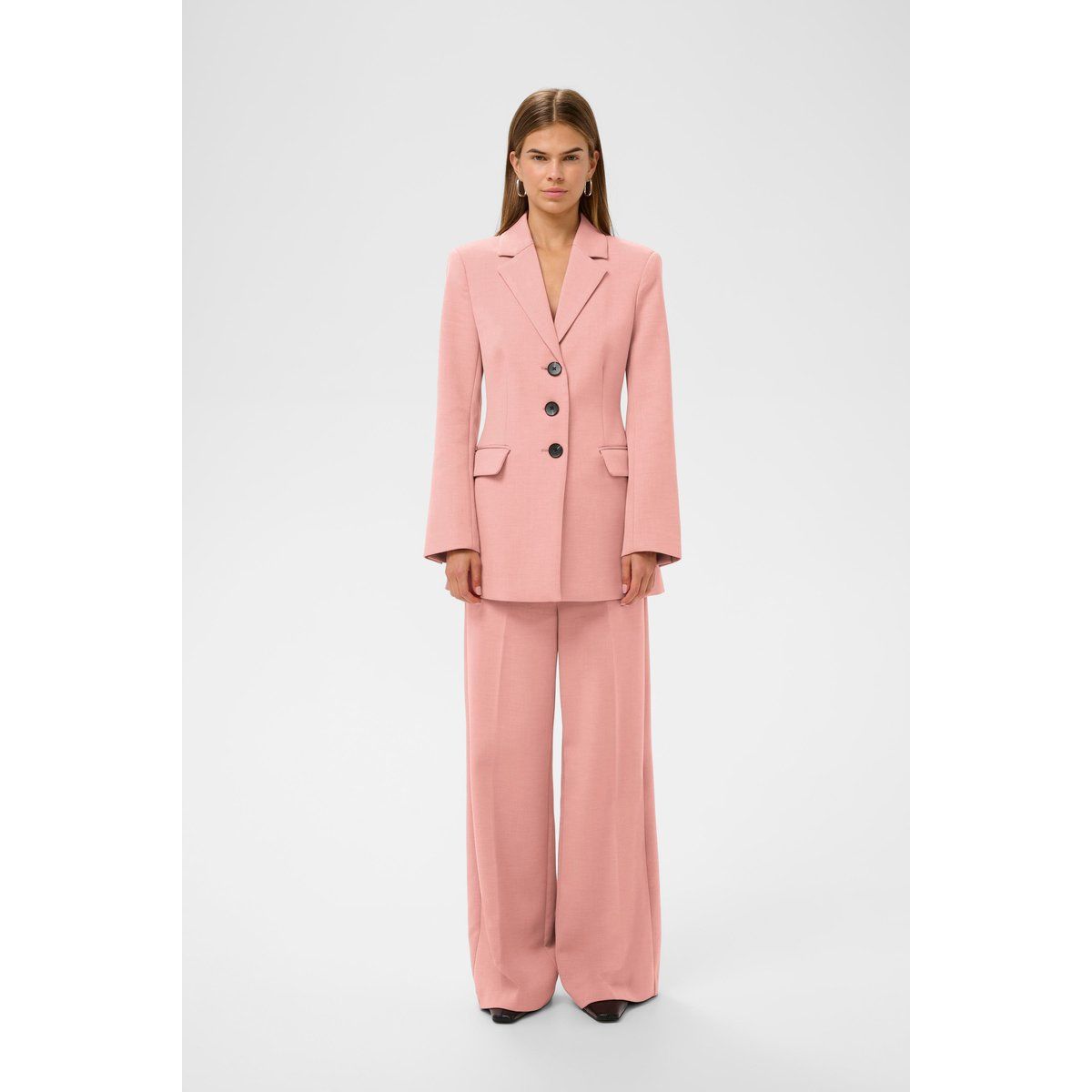 Taillierter Blazer mit drei Knöpfen