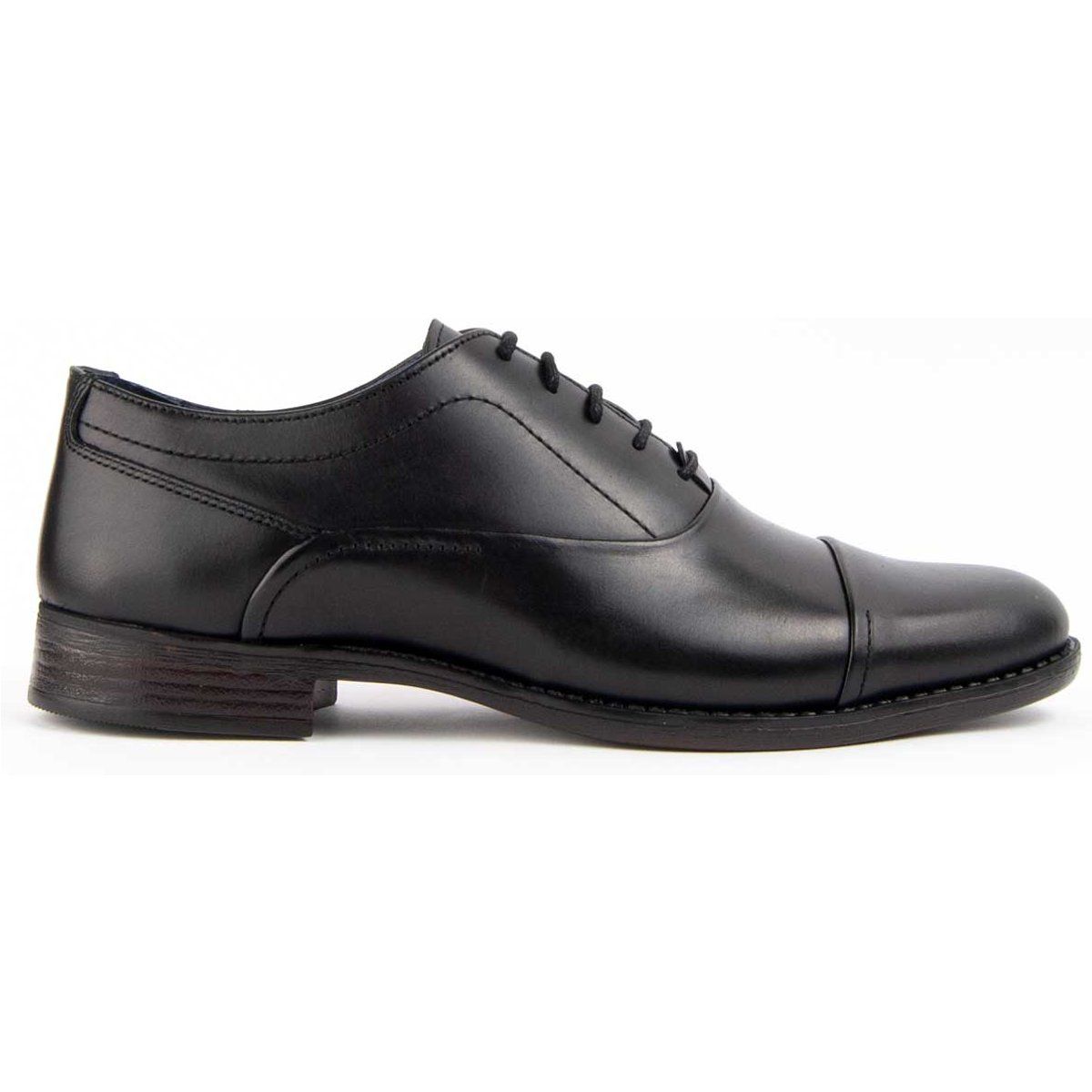 Klassischer schwarzer Oxford-Lederschuh