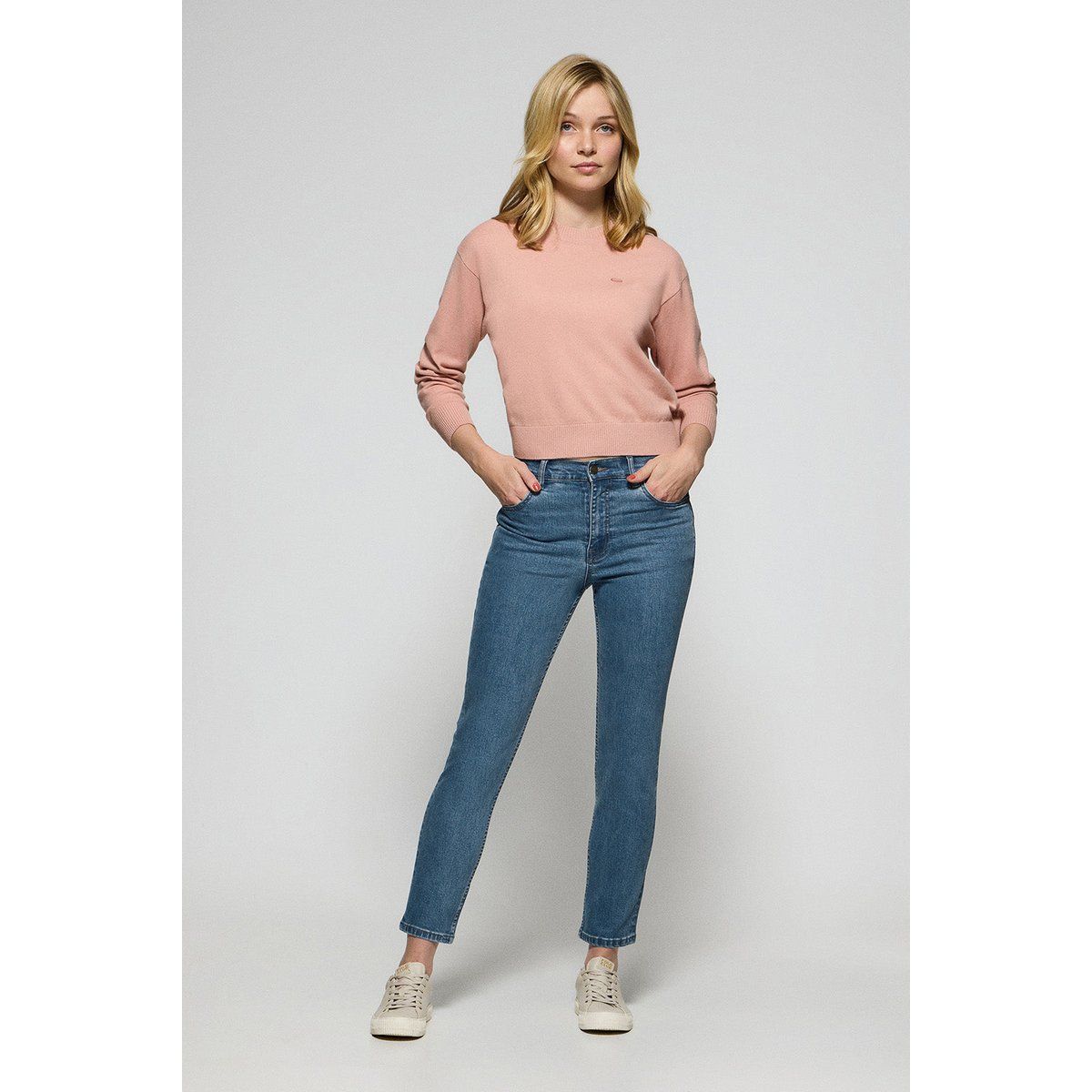 Hochgeschnittene Slim-Fit Jeans