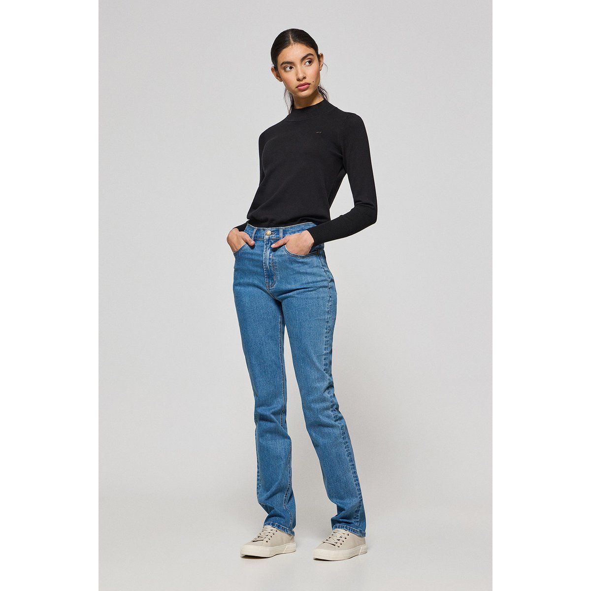 Hoch sitzende Jeans mit geradem Bein