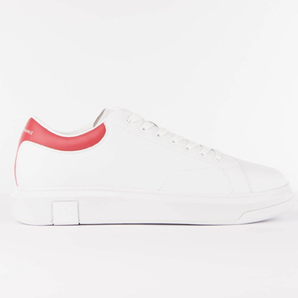 Minimalistische weiße Leder-Sneakers