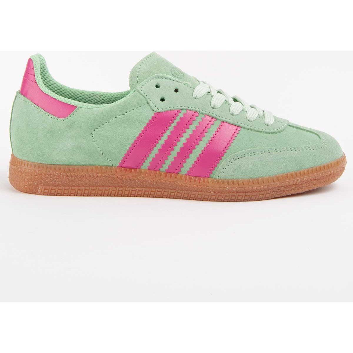 Grüner Wildleder-Freizeitsneaker mit Streifen